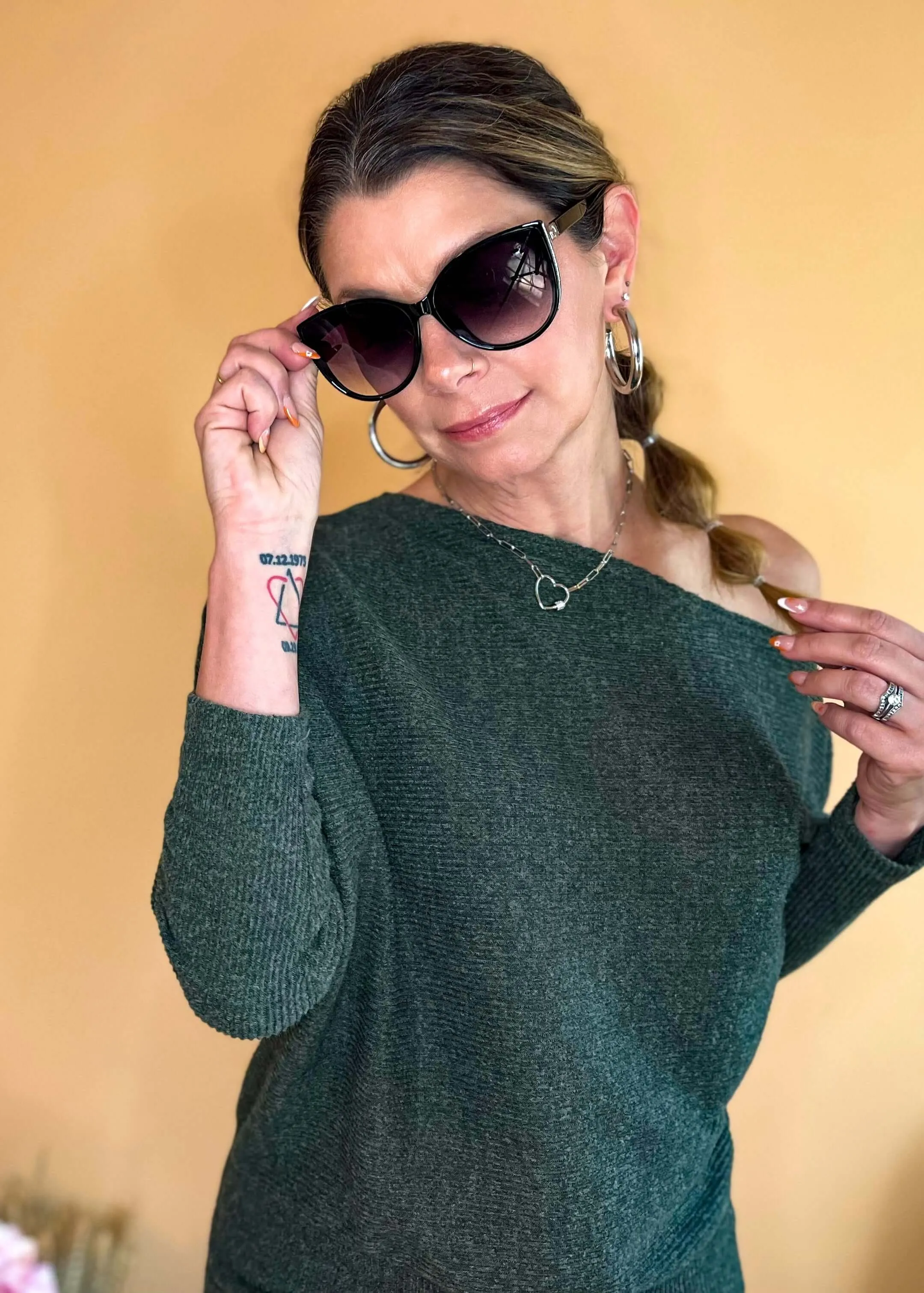 Allure Glitter Cat Eye Sunglasses - Black/Silver