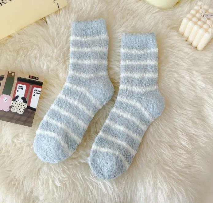 Cozy Winter Striped Women's Socks Thick, Non-Shedding Coral Fleece For Warmth, Leisure, And Sleep