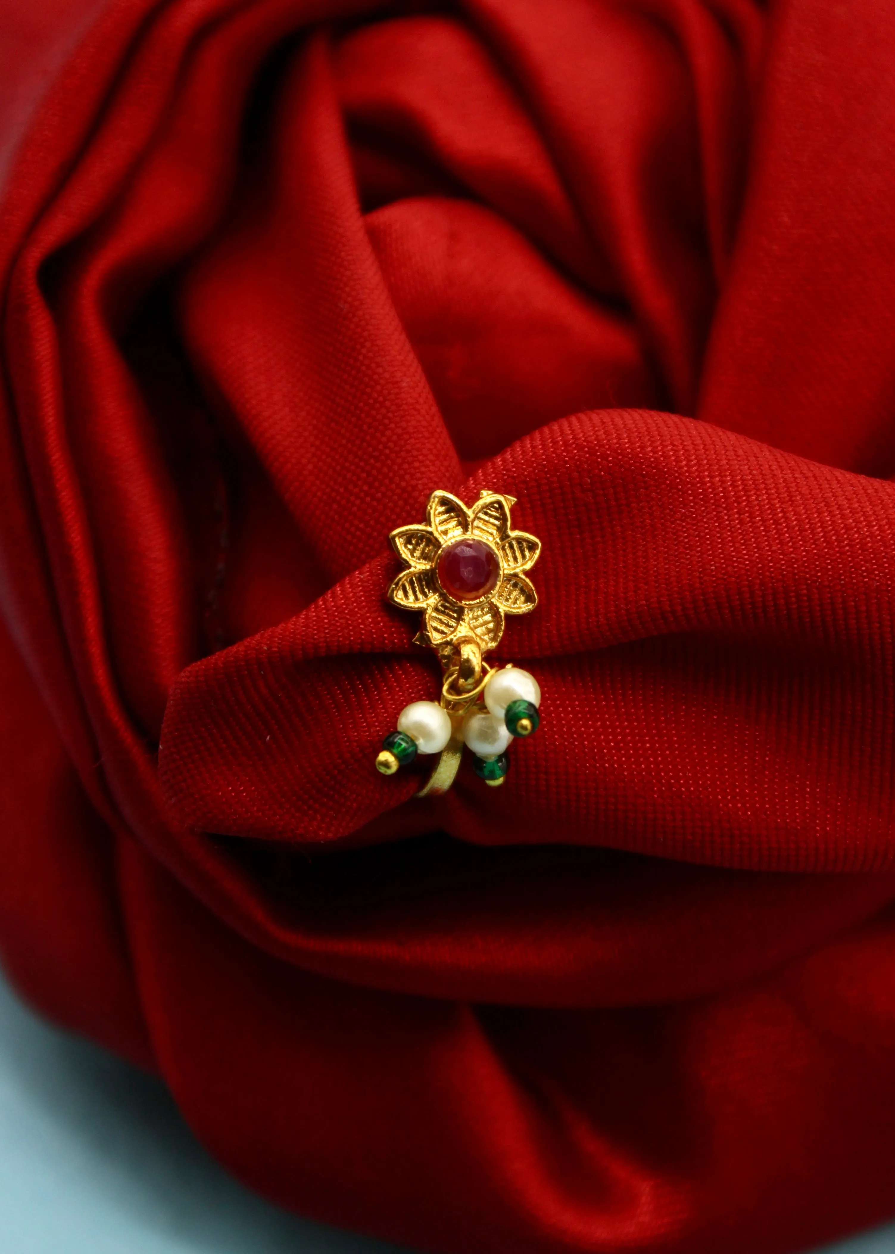 DELICATE ANTIQUE NOSE PIN
