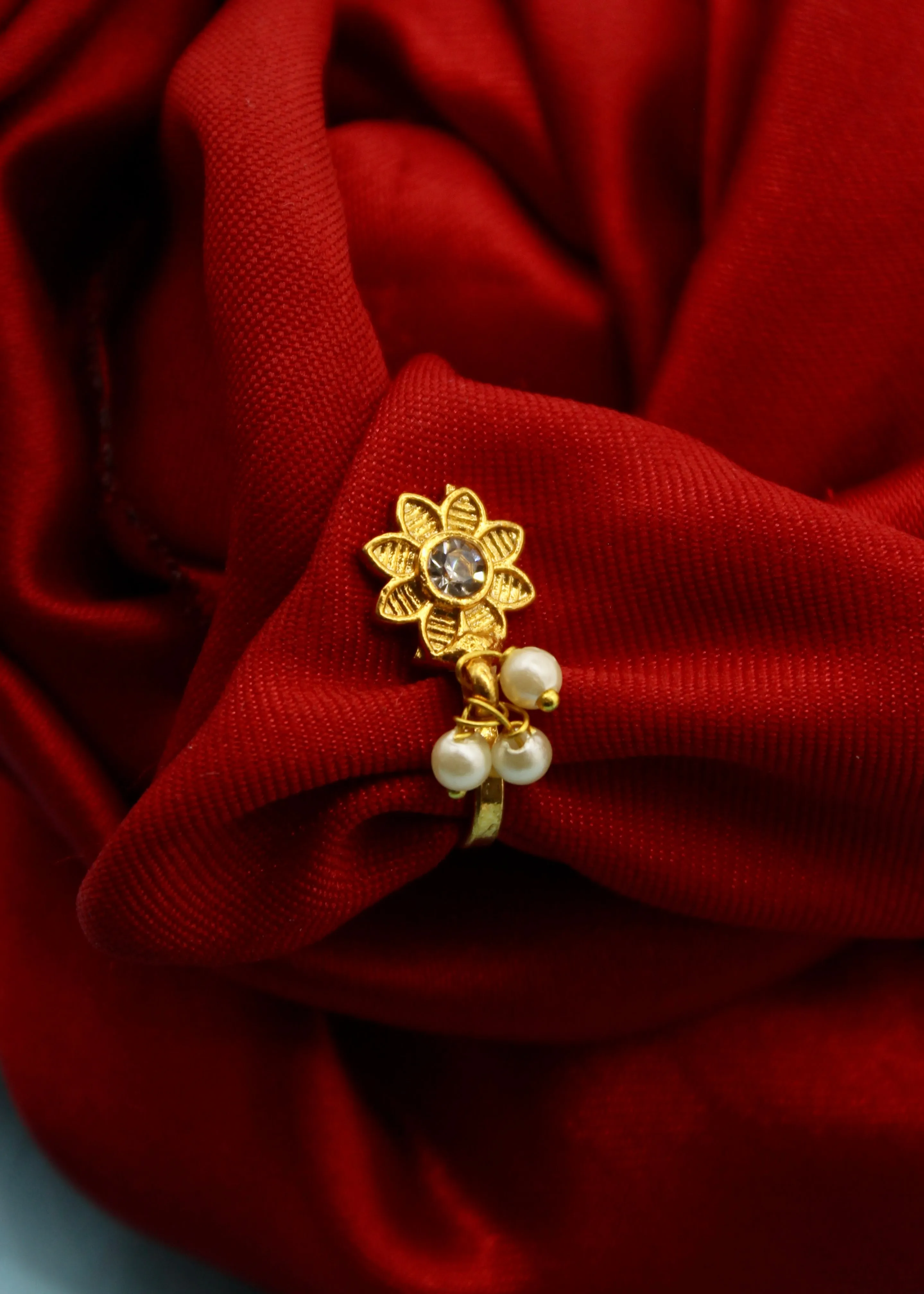 DELICATE ANTIQUE NOSE PIN