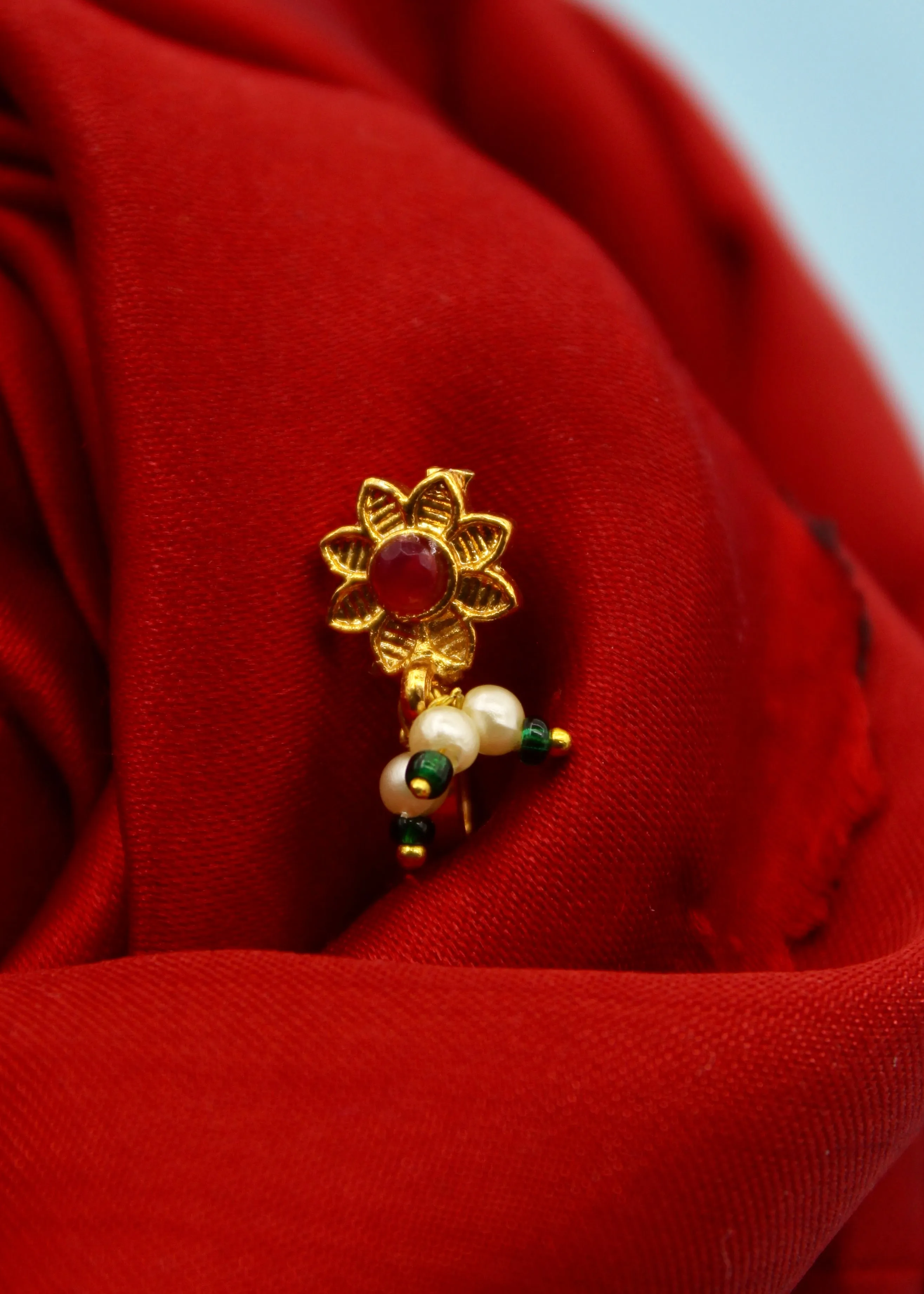 DELICATE ANTIQUE NOSE PIN