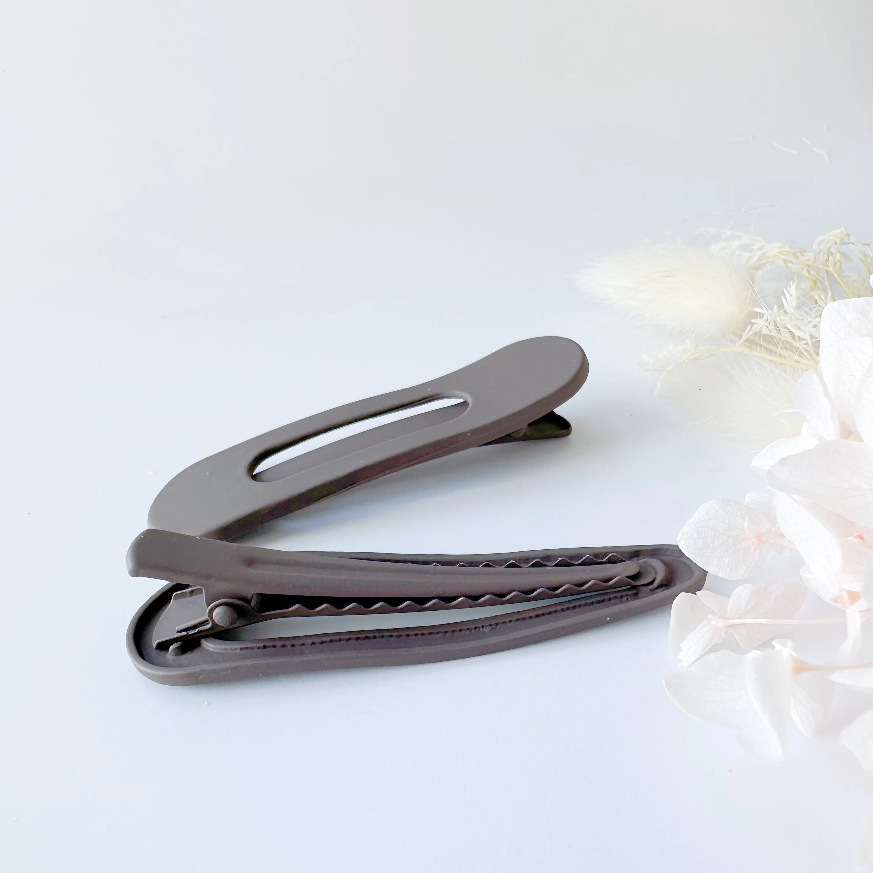 Large pastel coated alligator clips - Dark grey