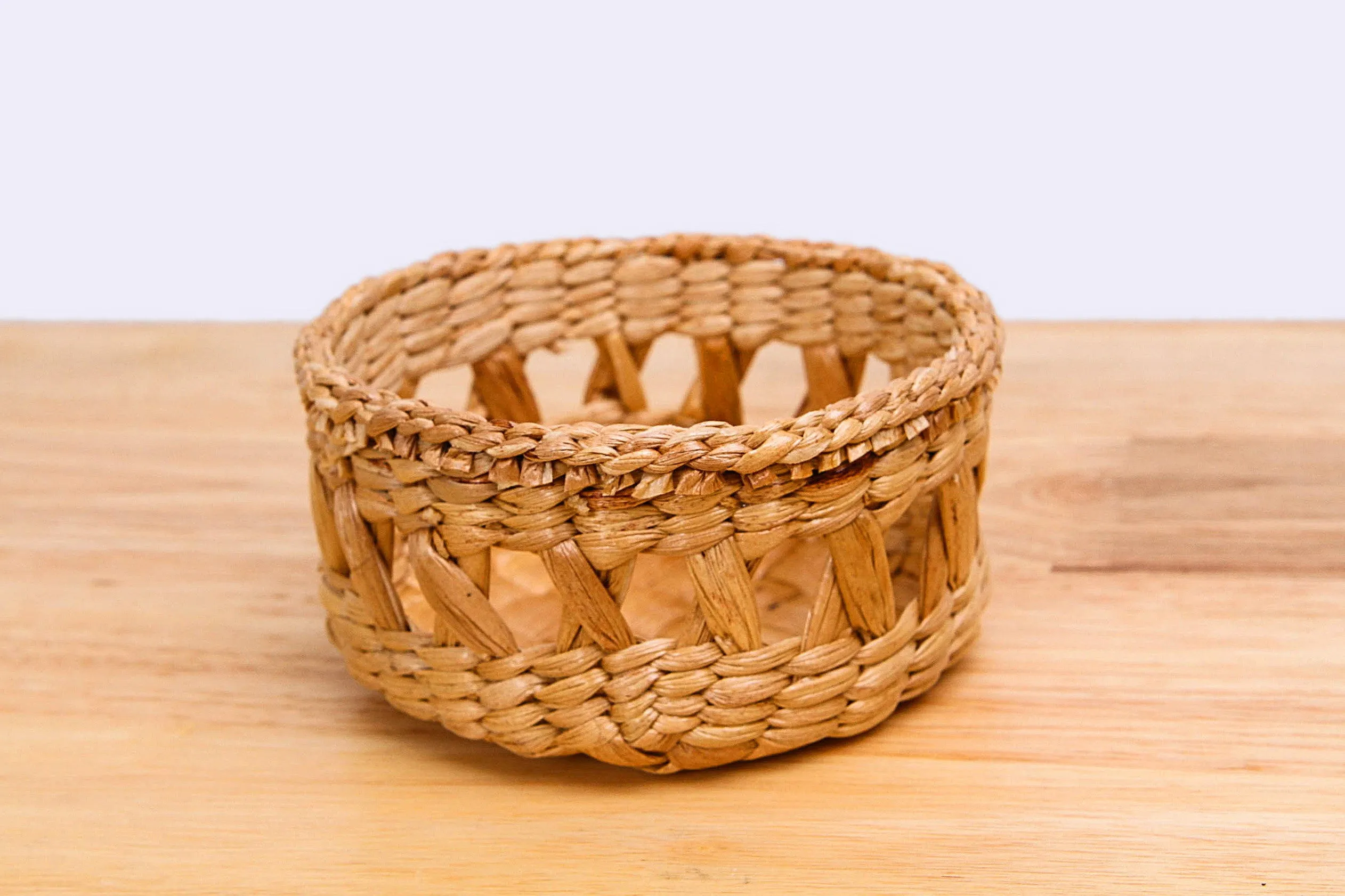 Natural straw wicker mini container (short)