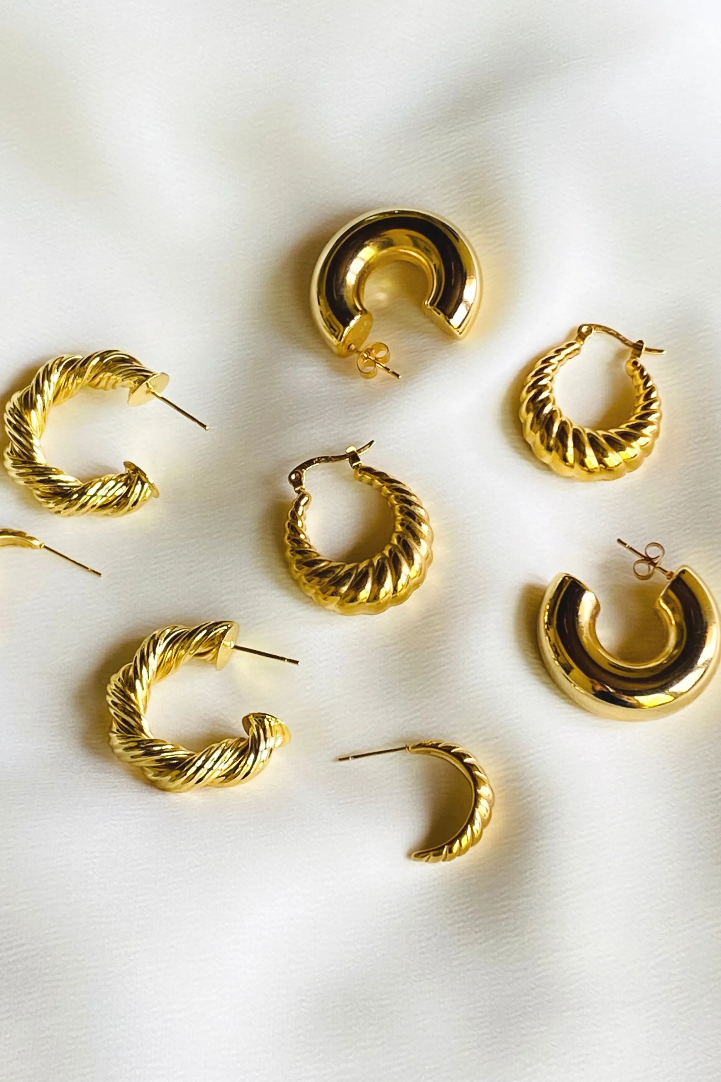 SCARLETT Twist Thick Hoop Earrings