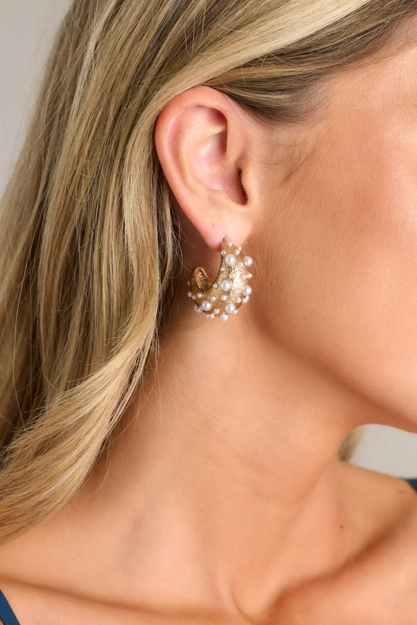 Shining Dream Gold & Ivory Pearl Hoop Earrings